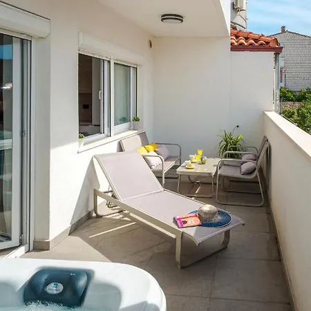 New Deluxe Jacuzzi Ana * Ragusa