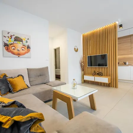 New Deluxe Jacuzzi Ana Apartment