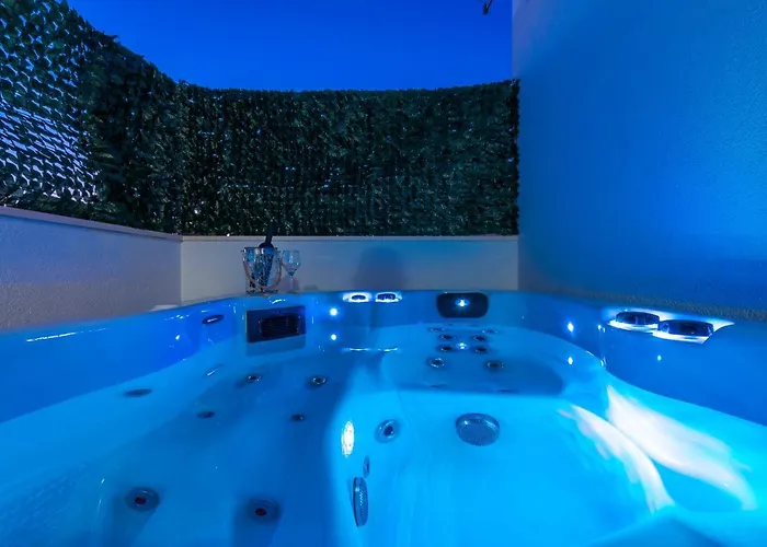 New Deluxe Jacuzzi Ana *