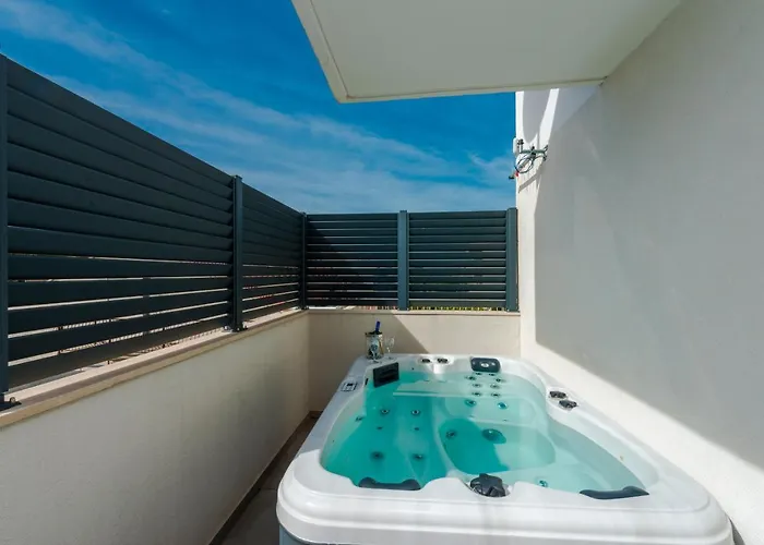 New Deluxe Jacuzzi Ana