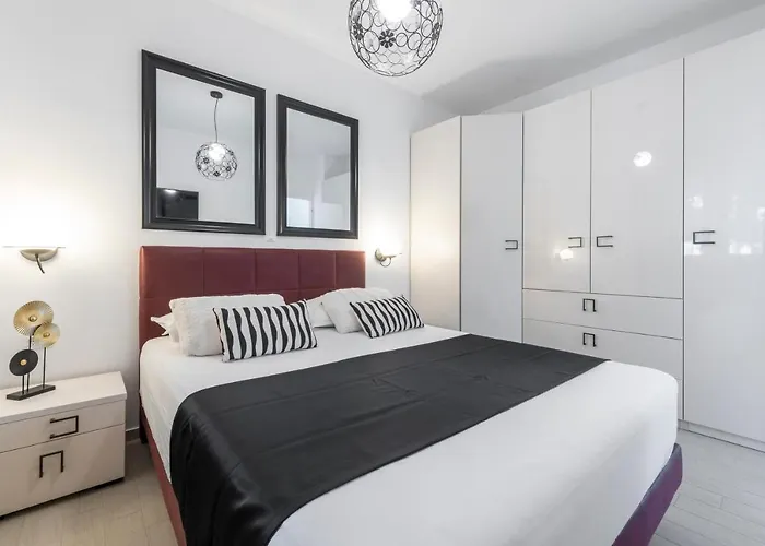 New Deluxe Jacuzzi Ana Apartment *