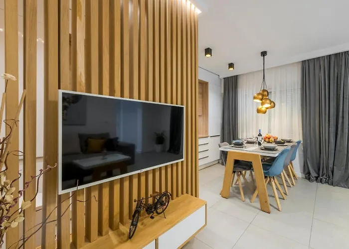 New Deluxe Jacuzzi Ana Apartment