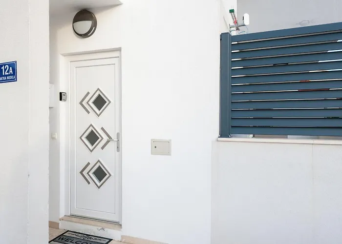 New Deluxe Jacuzzi Ana Apartment *