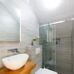New Deluxe Jacuzzi Ana Apartment *