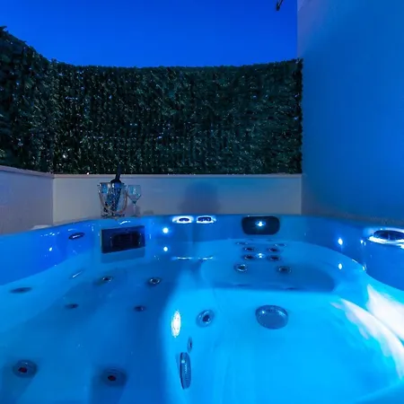 New Deluxe Jacuzzi Ana *