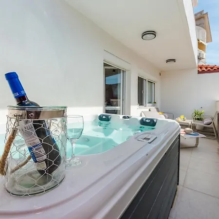 Apartment New Deluxe Jacuzzi Ana *