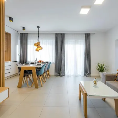 New Deluxe Jacuzzi Ana *