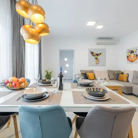 Apartment New Deluxe Jacuzzi Ana *