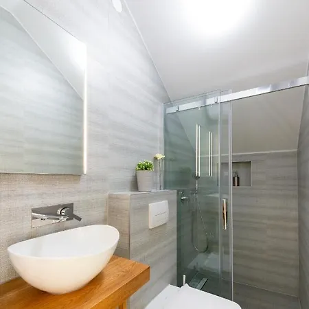 New Deluxe Jacuzzi Ana Apartment *