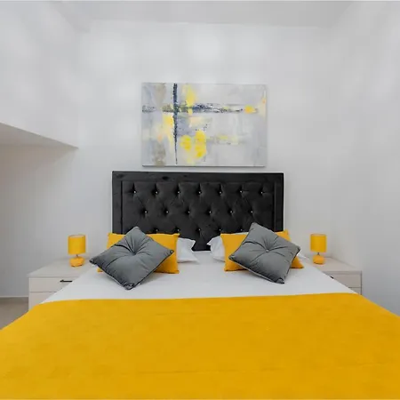 New Deluxe Jacuzzi Ana Apartment *