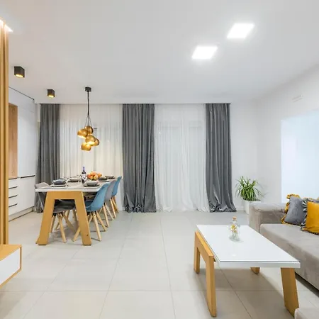 New Deluxe Jacuzzi Ana Apartment *