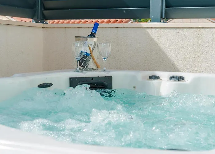 New Deluxe Jacuzzi Ana