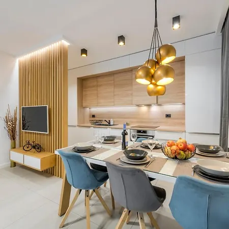 New Deluxe Jacuzzi Ana Апартаменты *