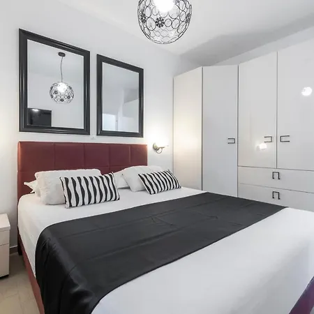 New Deluxe Jacuzzi Ana Апартаменты *