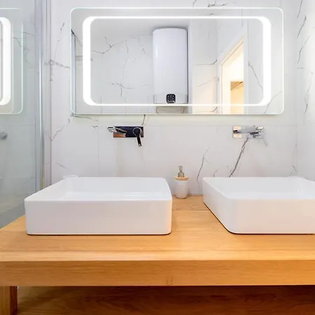 Апартаменты New Deluxe Jacuzzi Ana